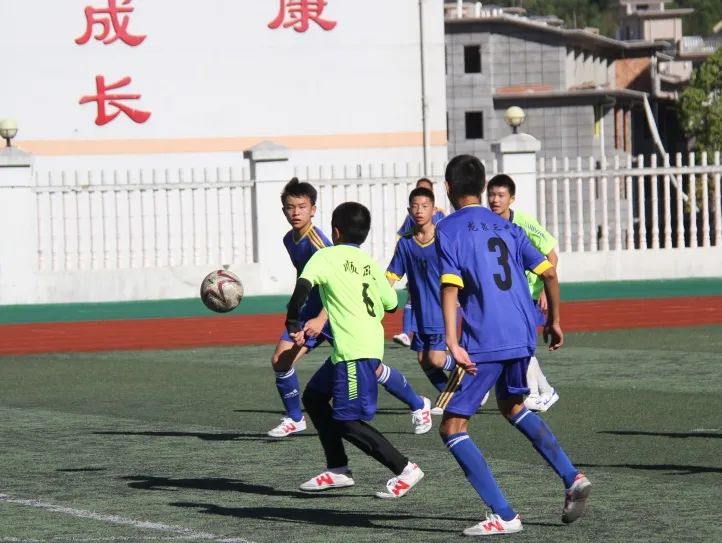 足球比赛规则小学生_小学生足球规则小常识视频_小学生8人足球赛规则