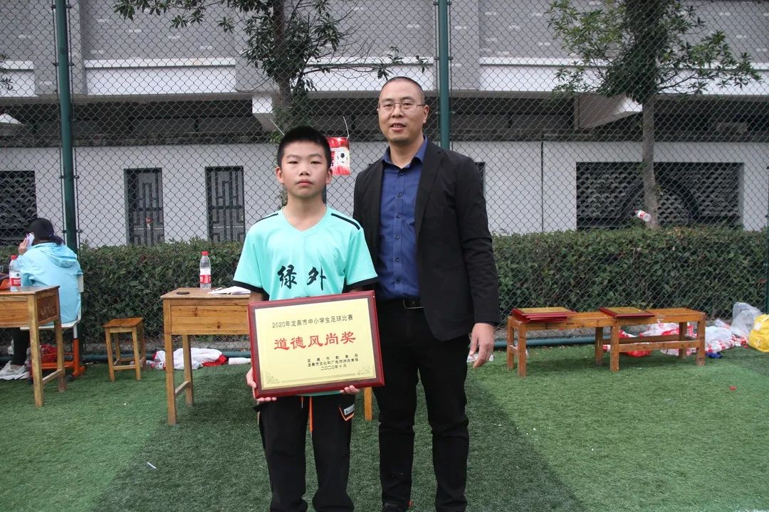 足球比赛规则小学生_小学生8人足球赛规则_小学生足球规则小常识视频