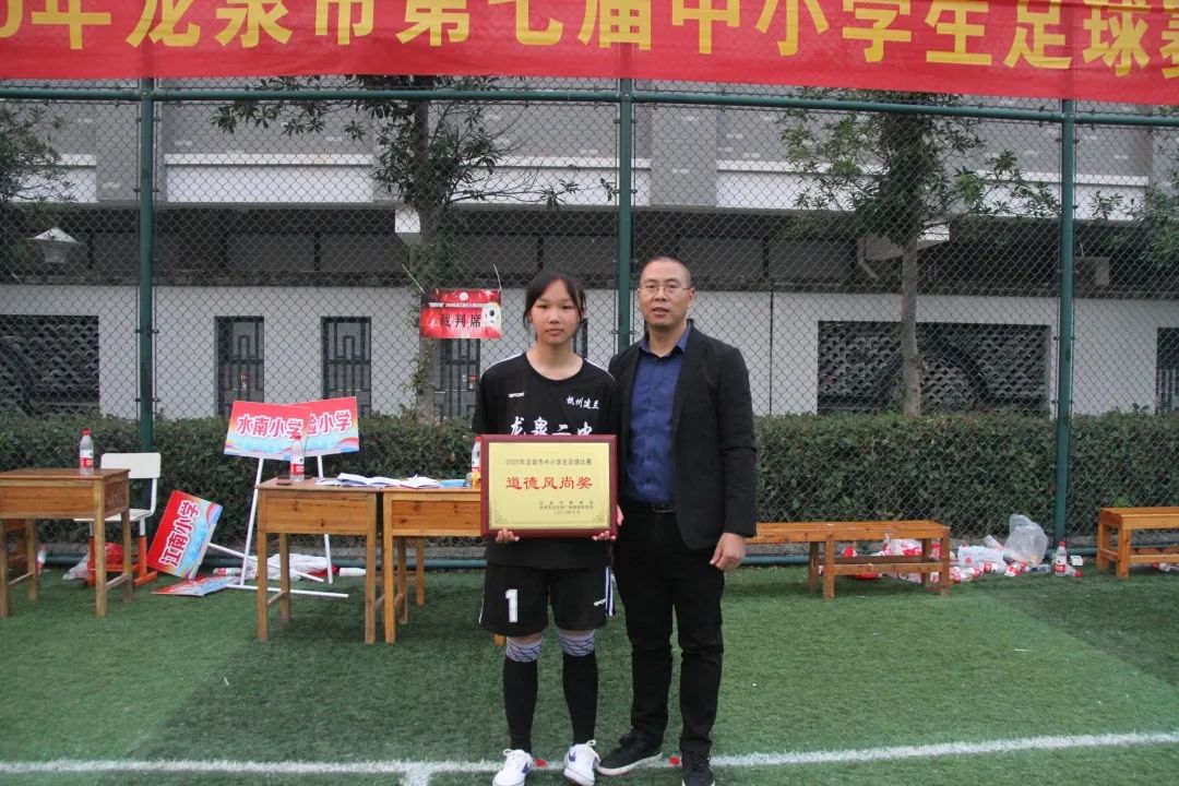 足球比赛规则小学生_小学生足球规则小常识视频_小学生8人足球赛规则