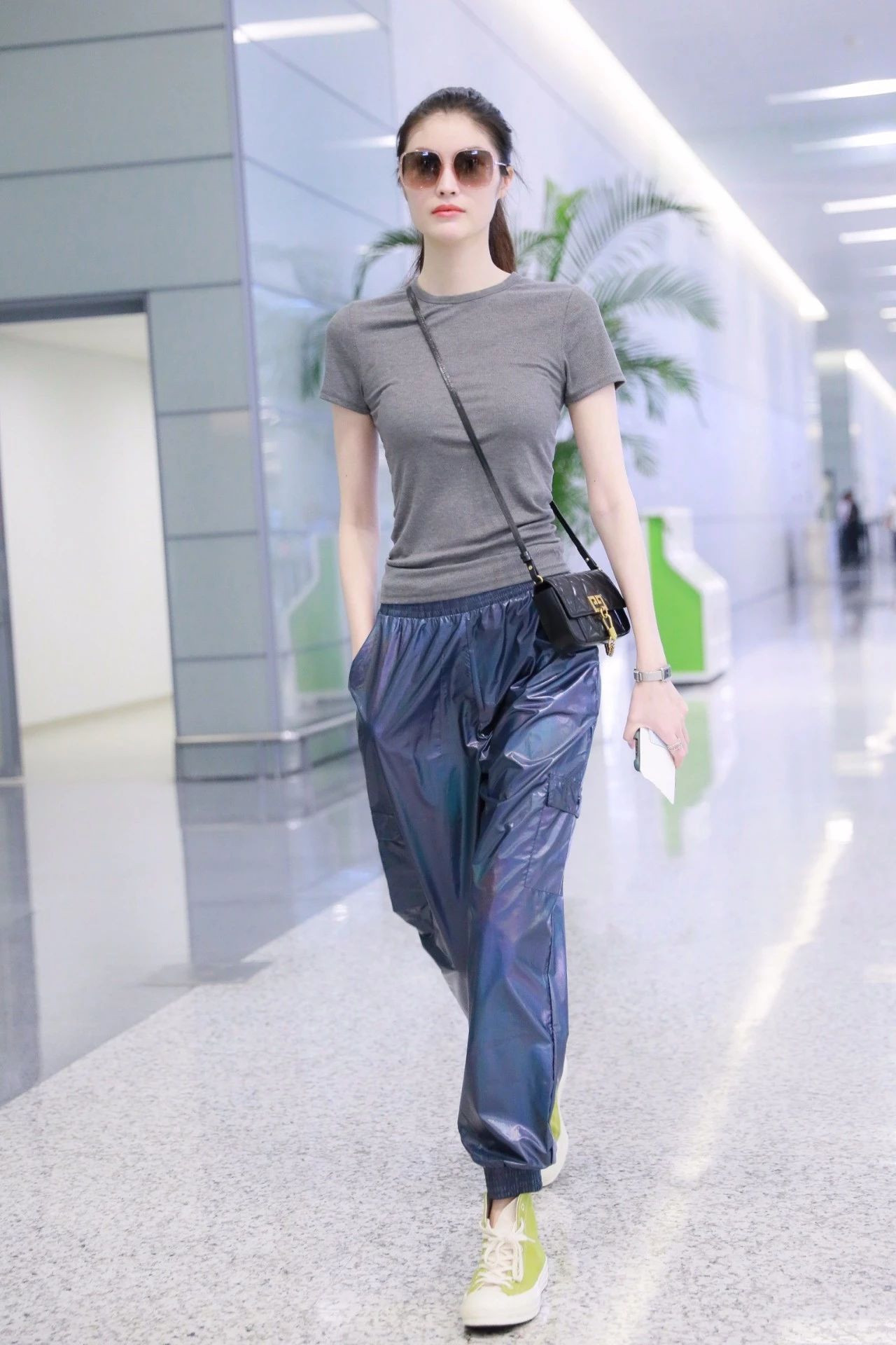 健身房运动鞋撸铁_铁鞋健身方法_运动健身a5分钟塑身伸展运动