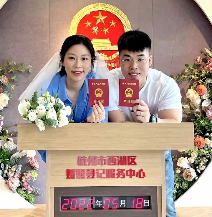 健身房运动鞋撸铁_铁鞋健身效果_铁鞋健身方法