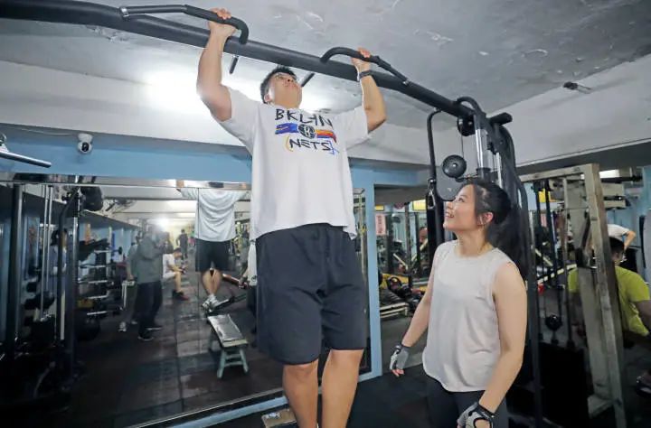 健身房运动鞋撸铁_铁鞋健身效果_铁鞋健身方法