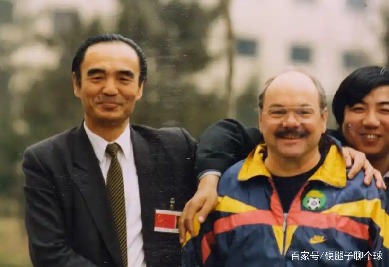 夺得足球队冠军中国有什么奖励_中国足球队夺得的冠军有哪些_夺得足球队冠军中国有几个