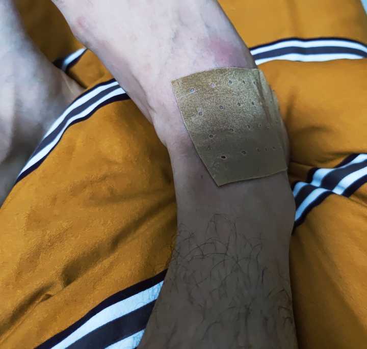 文章现身健身房撸铁表情凶狠_健身房运动鞋撸铁_撸一撸色奶奶为偷偷撸