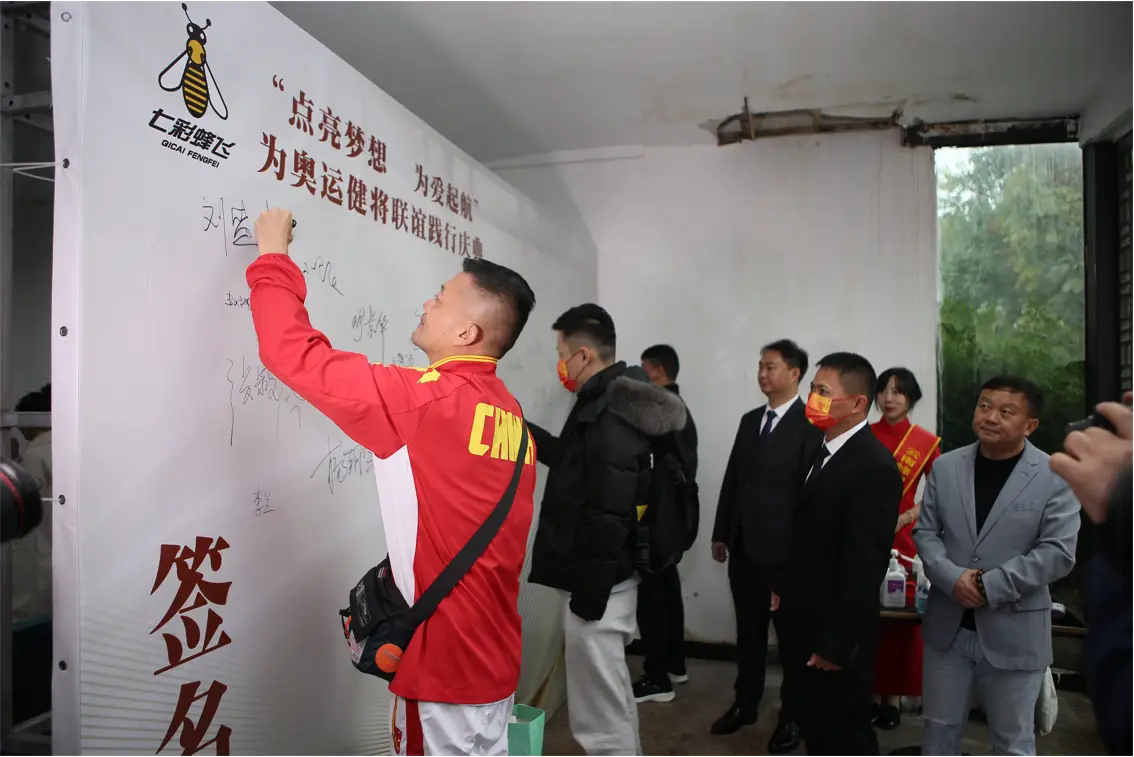 残疾人奥运会游泳冠军_云南省残疾人奥运会游泳冠军_云南残疾人游泳冠军