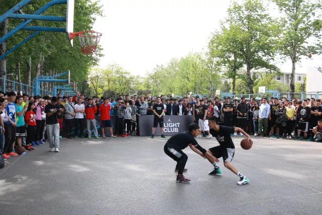 篮球比赛规则进攻_篮球比赛规则进攻犯规_篮球进攻规则比赛视频